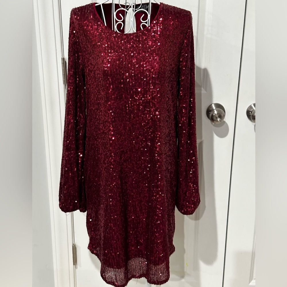 Dress Forum burgundy sequined relaxed fit dress. Size small & medium blazer
